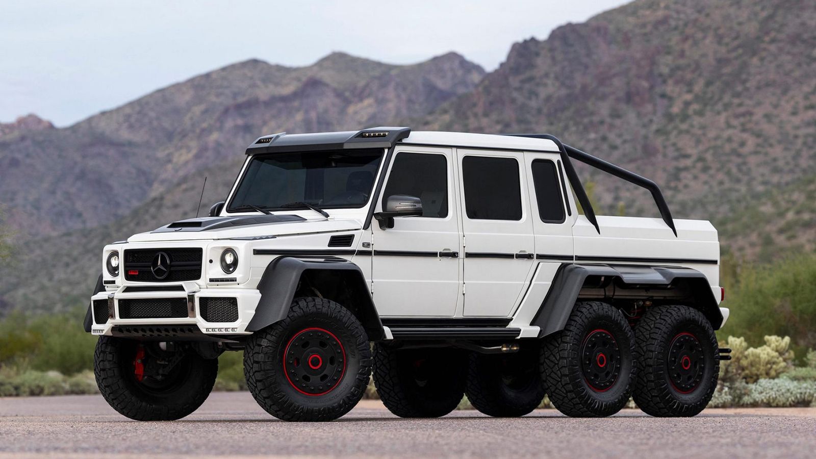Το πακέτο «B63S-700» της Brabus ανεβάζει την απόδοση του twin-turbo V8 κινητήρα των 5,5 λίτρων, στους 700 ίππους ισχύος και στα 960 Nm ροπής. 
