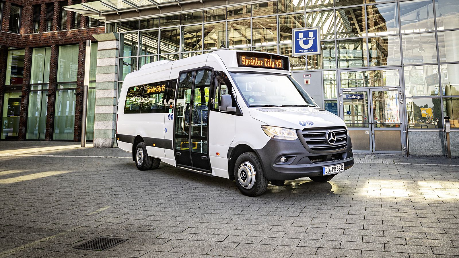 Η Daimler Buses πούλησε τη Mercedes-Benz Minibus GmbH με έδρα το Ντόρτμουντ, στον βιομηχανικό όμιλο AEQUITA που έχει τη βάση του στο Μόναχο.