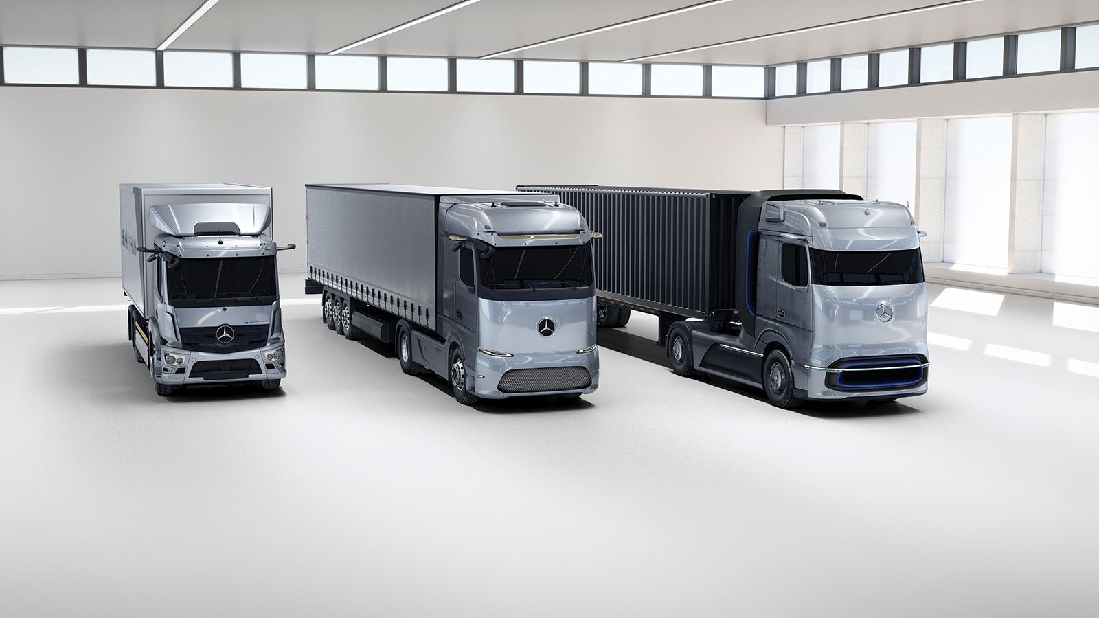 Μέσα στην ερχόμενη 10ετία, η Mercedes-Benz Trucks θα έχει λανσάρει πολλαπλά υβριδικά και αμιγώς ηλεκτροκίνητα βαρέα φορτηγά. 