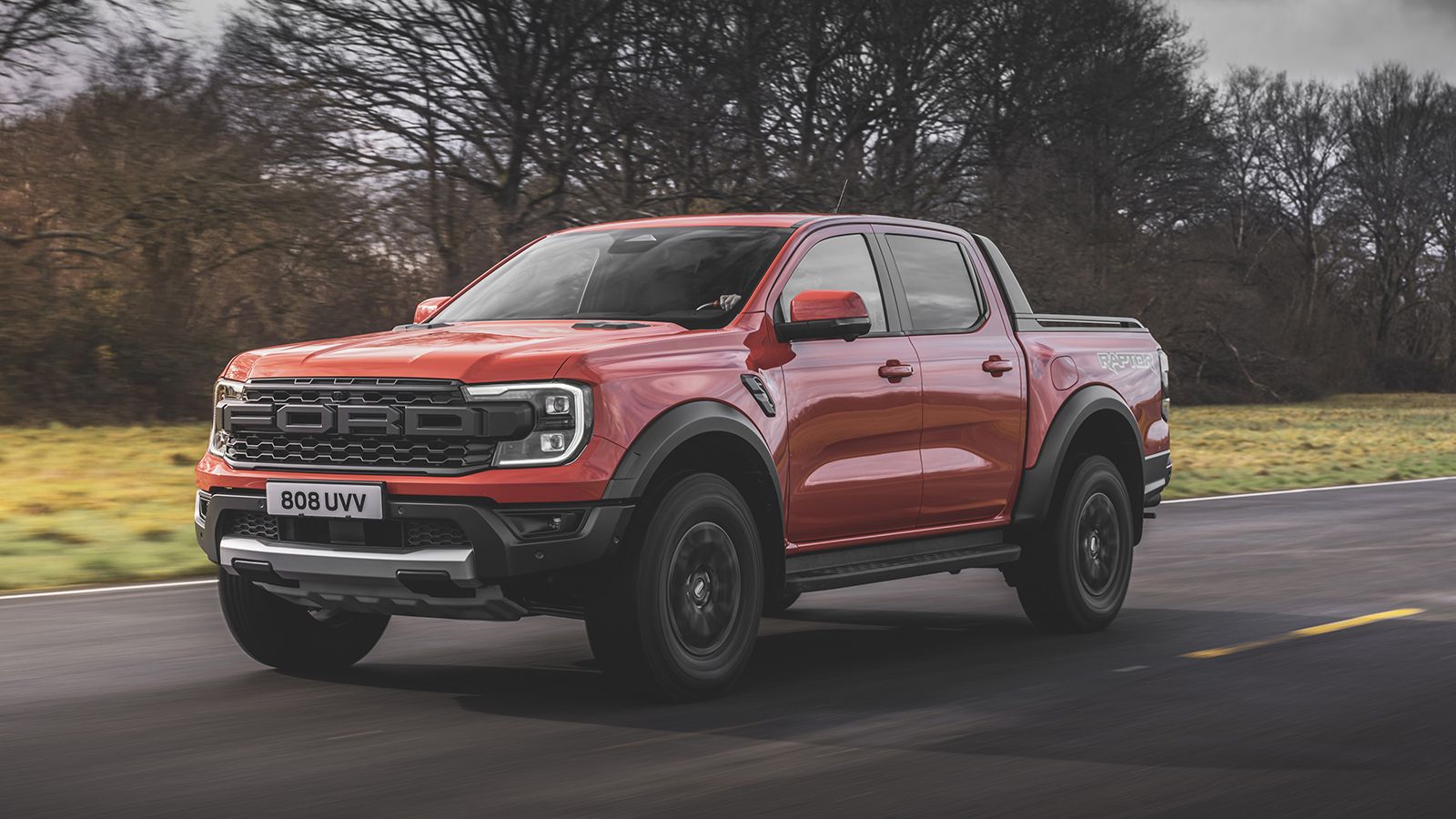 Το νέο Ranger Raptor διαθέτει ισχυρή προστασία από τις εκτός δρόμου κακουχίες, με την εμπρόσθια ποδιά να είναι σχεδόν διπλάσια από αυτή του «κανονικού