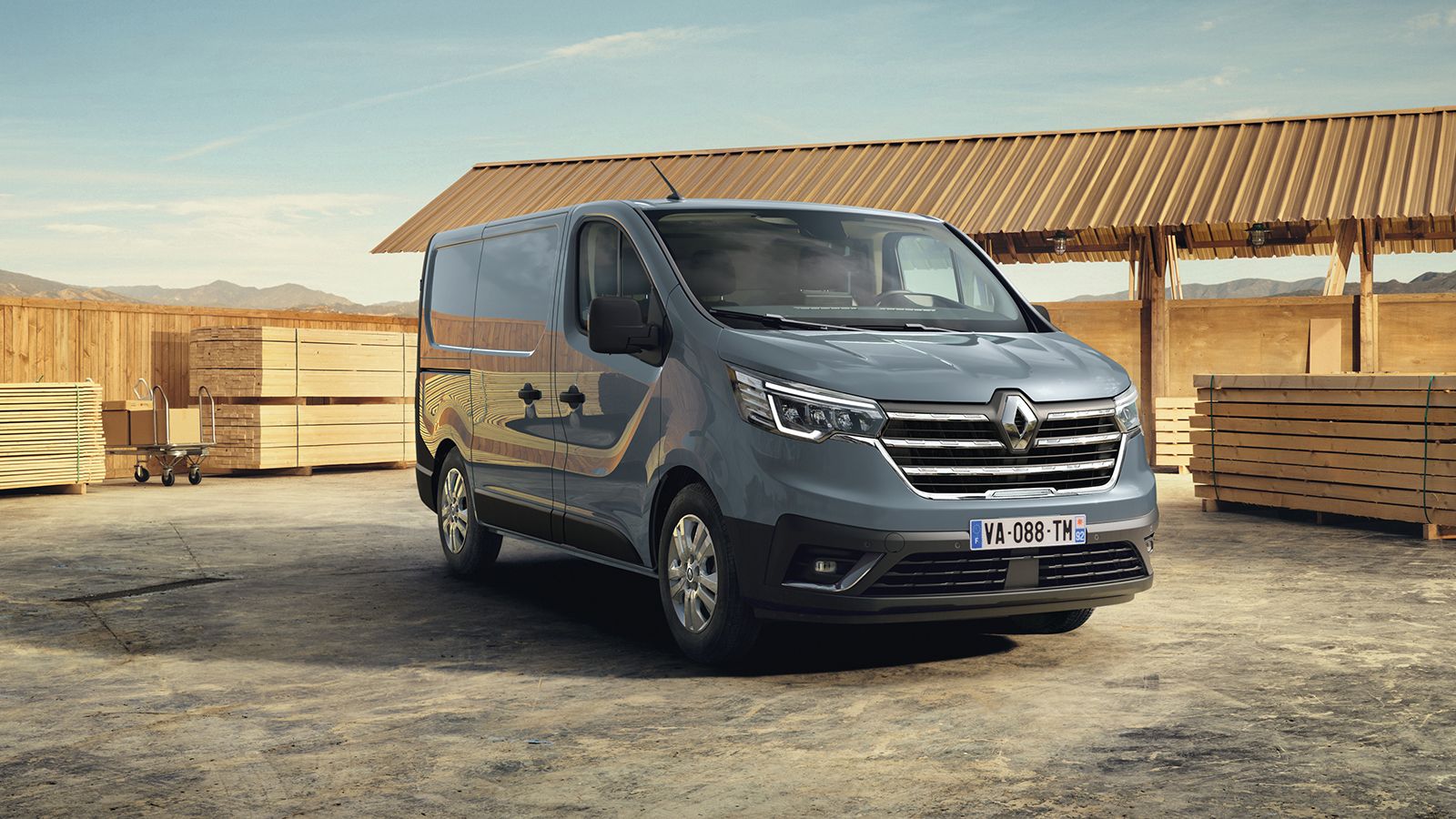 Ανανέωση ουσίας δέχθηκε το Renault Trafic, το οποίο ετοιμάζεται να πραγματοποιήσει το εμπορικό του ντεμπούτο στην ελληνική αγορά.