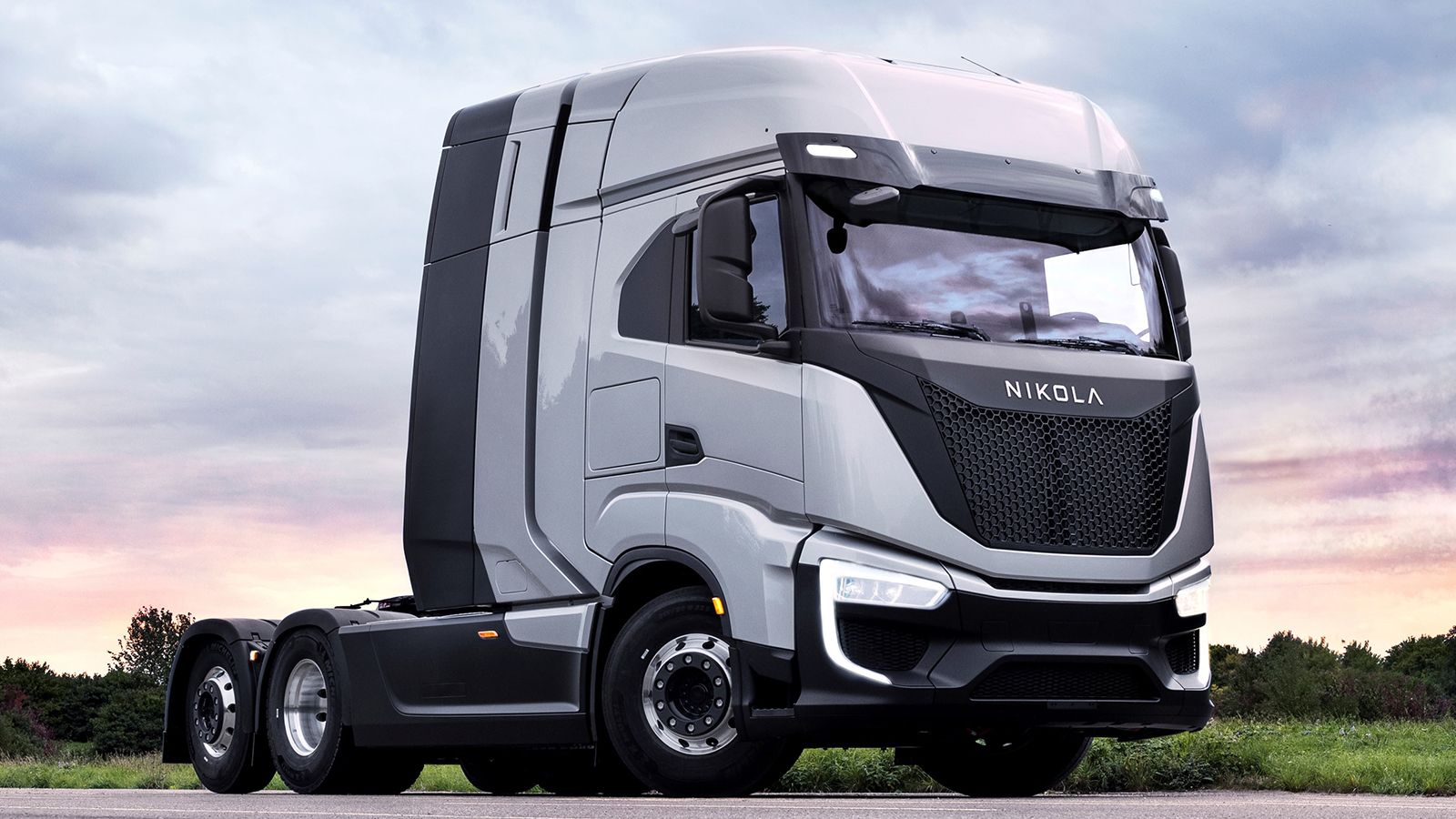 Οι Nikola και Iveco παρουσίασαν σε πρωτότυπη μορφή το ευρωπαϊκό Nikola Tre FCEV που θα κάνει ντεμπούτο στο 1ο μισό του 2024 στις αγορές της Ευρώπης.