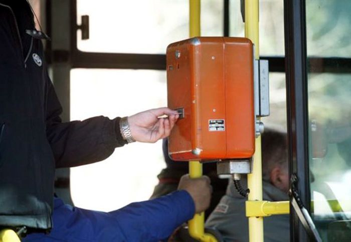 Το υπουργείο Μεταφορών σκοπεύει να μεταφέρει τους ελέγχους εισιτηρίων των επιβατών στο στάδιο πριν αυτοί επιβιβαστούν στα μέσα μαζικής μεταφοράς. 