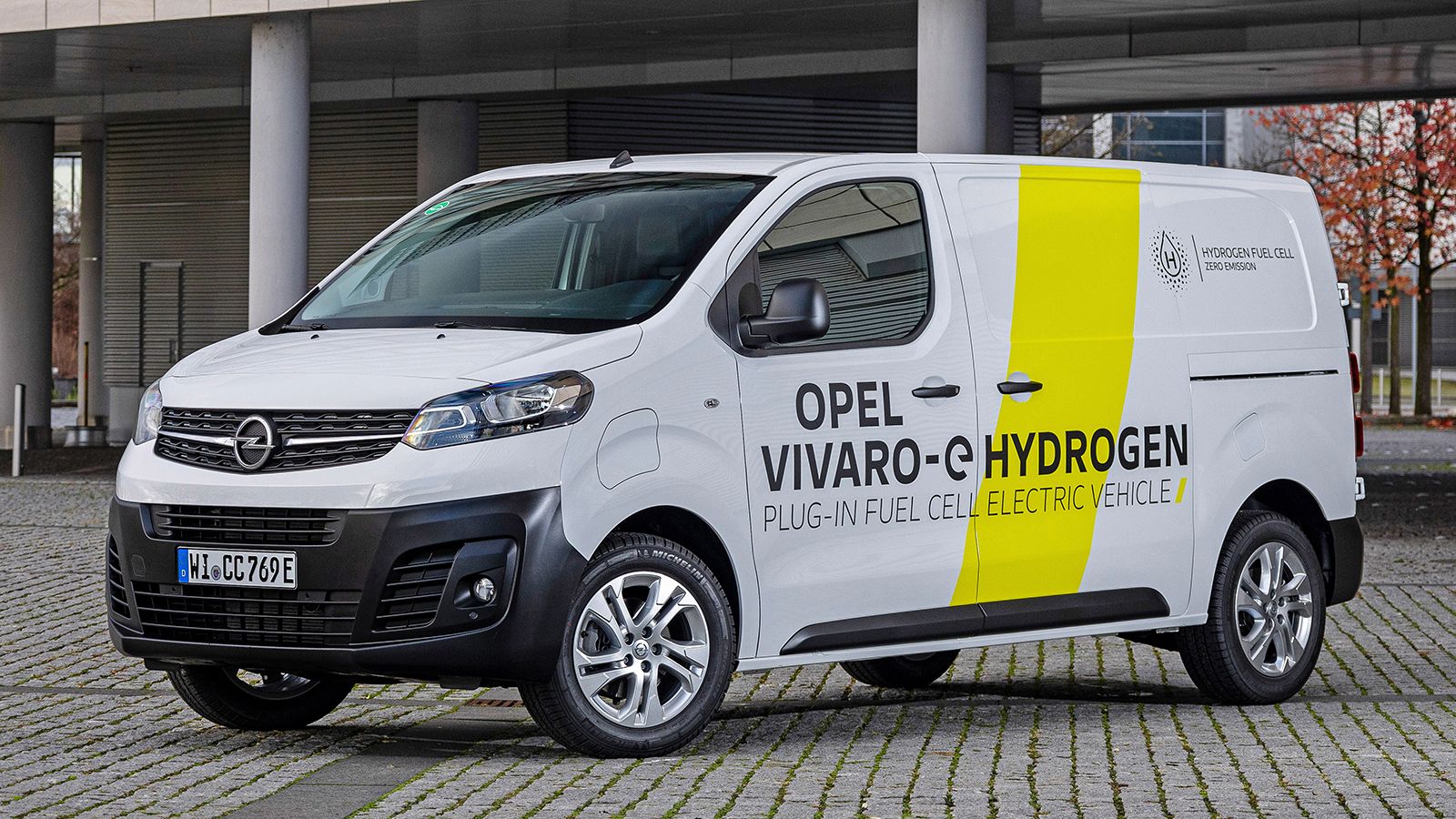 Το Vivaro-e HYDROGEN διατίθεται σε δύο εκδόσεις αμαξώματος, τις «M» και «L» μήκους 4,95 και 5,30 μέτρων, αντίστοιχα. Προσφέρει όγκο χώρου φόρτωσης έως