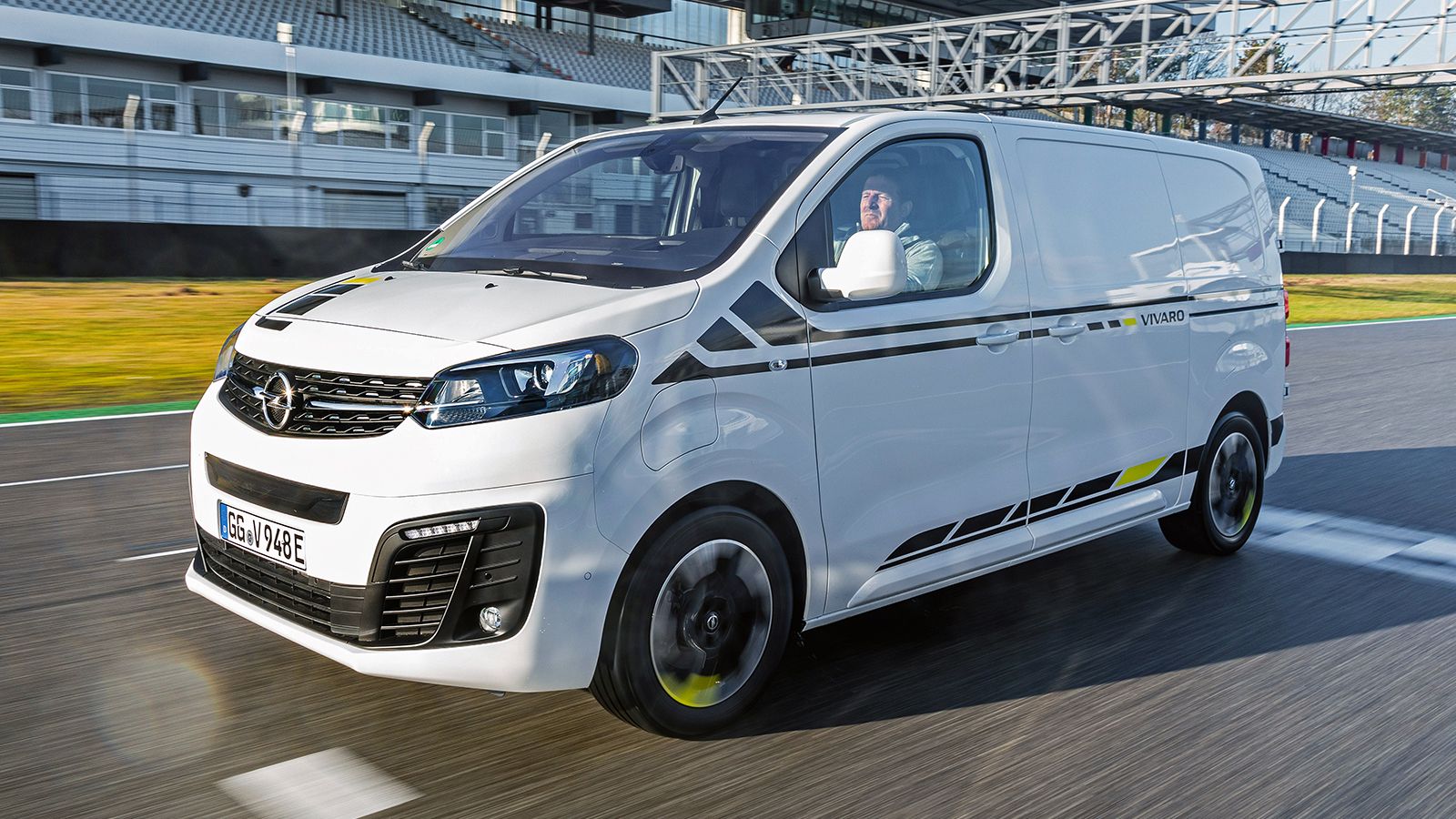 Το σετ «Vivaro Sportive» κοστίζει στη Γερμανία 399 ευρώ, με την τιμή να περιλαμβάνει φόρους αλλά και την εγκατάσταση από τους κατά τόπους εμπόρους της