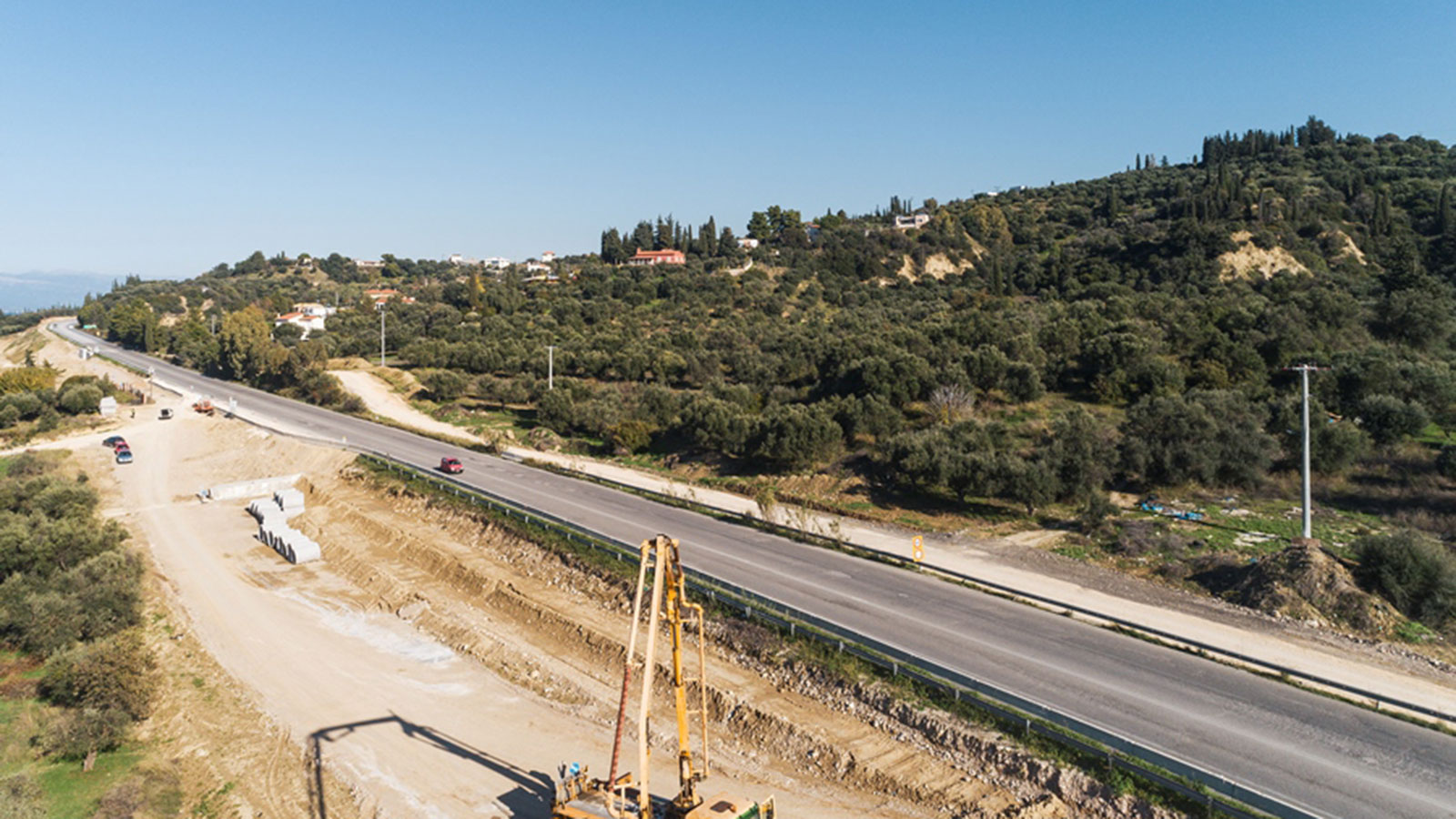 Οι πρώτες ασφαλτοστρώσεις βρίσκονται στην περιοχή της Αμαλιάδας, ενώ αναμένεται να ξεκινήσουν ασφαλτοστρώσεις και στην περιοχή της Κάτω Αχαΐας.