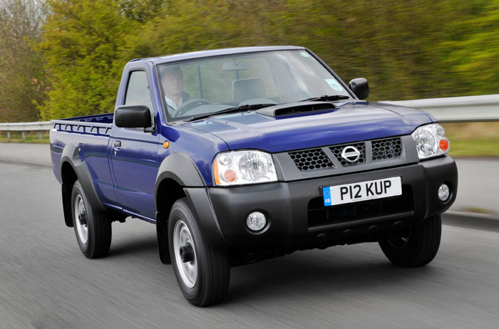 Nissan Pick Up vs Toyota Hilux