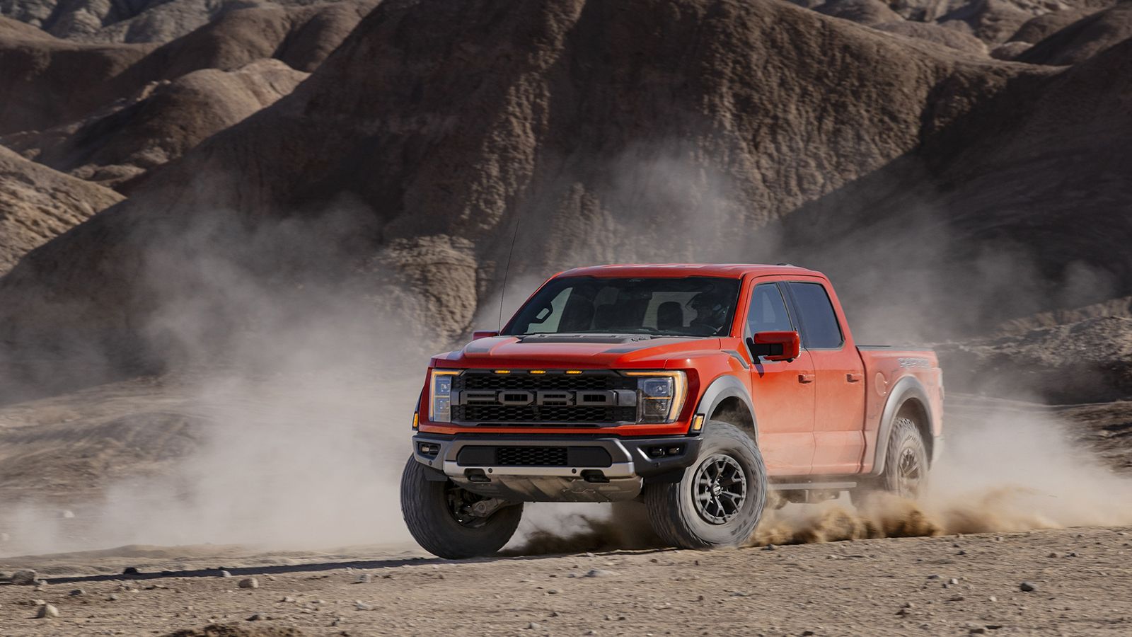 Στο τέλος του έτους θα λανσαριστεί το κορυφαίο Ford F-150 Raptor R, ενδεχομένως με V8 turbo κινητήρα 5,2 λίτρων. 