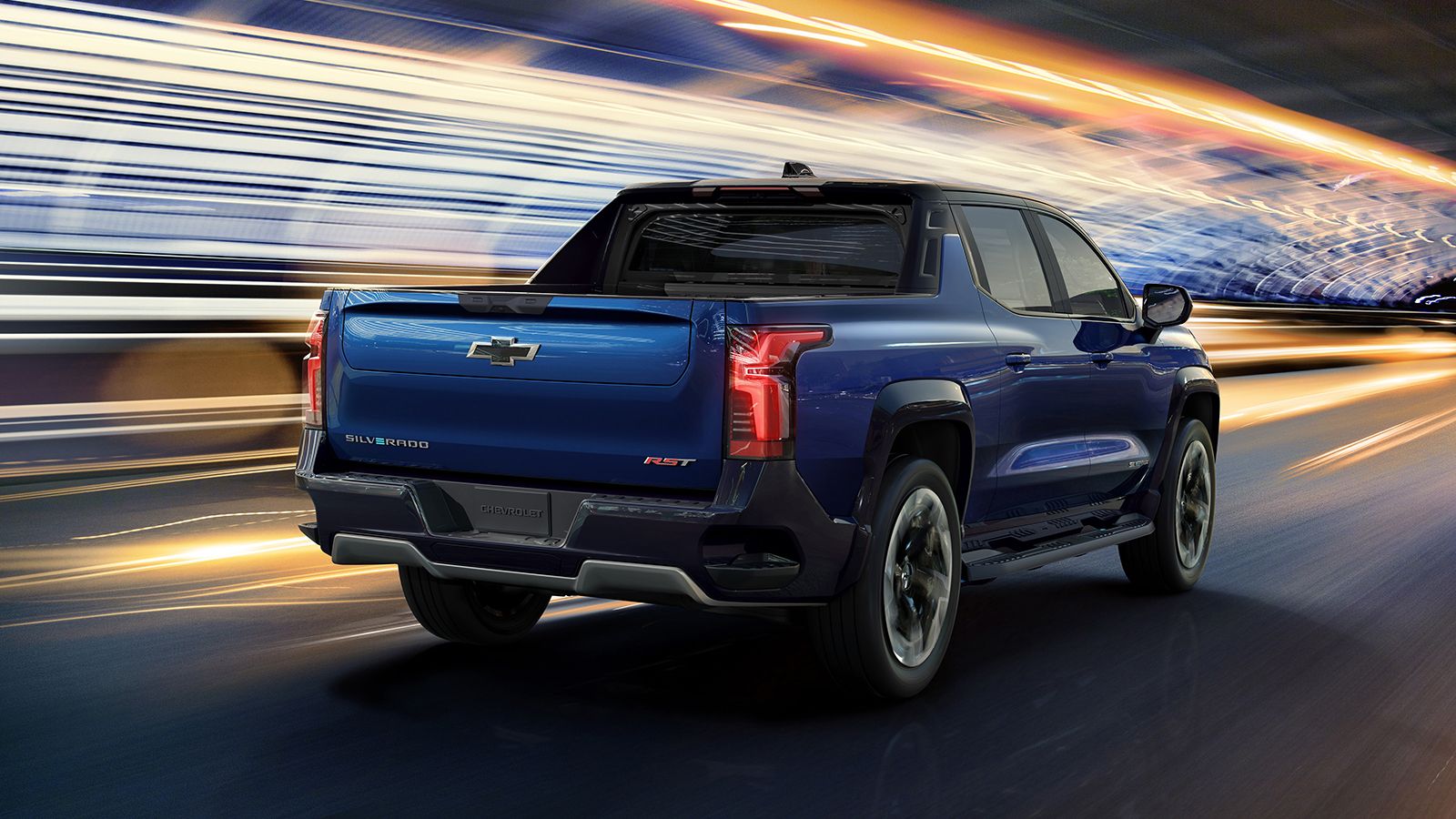 Το Silverado EV RST θα διαθέτει σύστημα τετραδιεύθυνσης, μέσω του οποίου και 4 τροχοί διάστασης 24 ιντσών θα στρίβουν. Η προσαρμοζόμενη αερανάρτηση θα