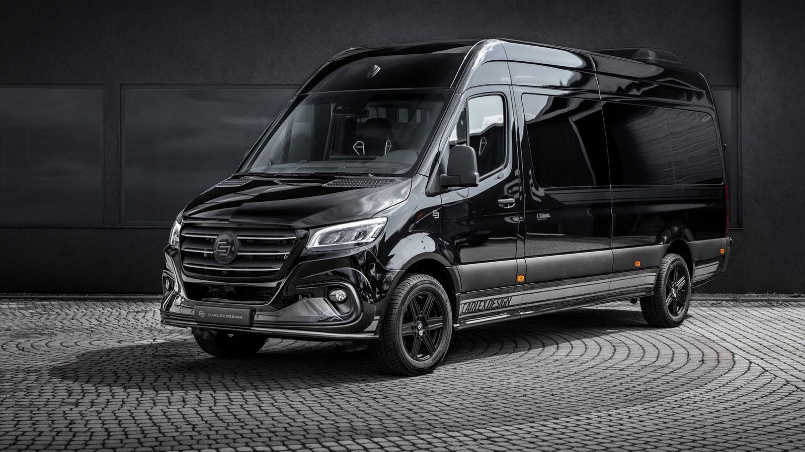 Ο βελτιωτικός οίκος Carlex Design δημιούργησε μία ακόμα μοναδική έκδοση  του Mercedes-Benz Sprinter, που φέρει το όνομα «Urban Edition». Οι τιμές του 