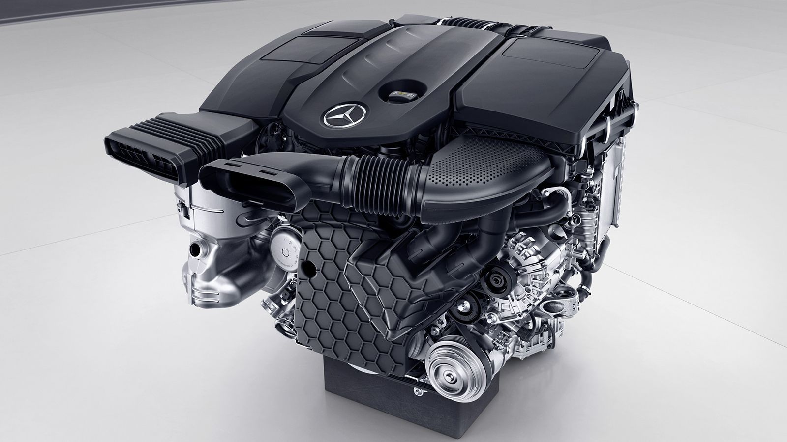 Το παρών και στα δύο μοντέλα της Mercedes-Benz Vans δίνει ο δοκιμασμένος 2λιτρος, 4κύλινδρος πετρελαιοκινητήρας OM654, που προέρχεται από τα επιβατικά