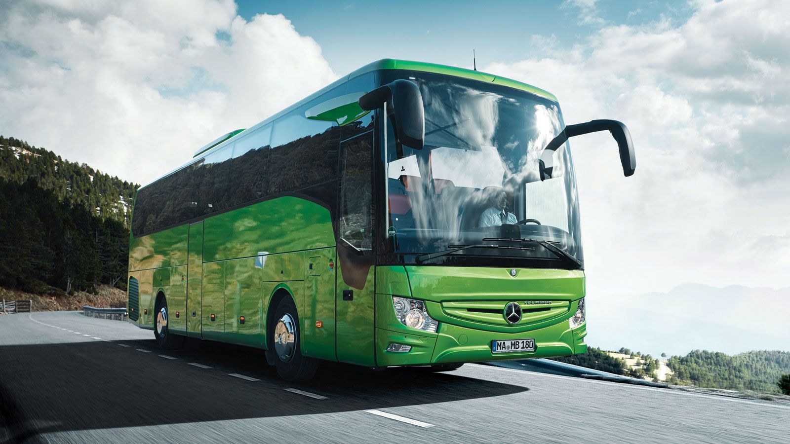 Αντίστοιχα, νέα είναι 
η σχεδίαση και η δομή
των πλευρικών καθρεπτών. 