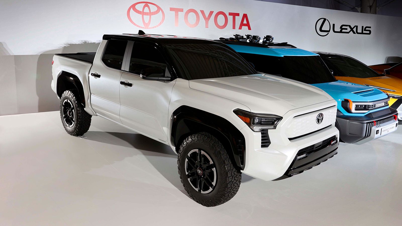 Κοντά στις διαστάσεις του Hilux και με αισθητική επηρεασμένη από το μεγαλύτερο Tundra, το πρωτότυπο ηλεκτρικό pick-up της Toyota.