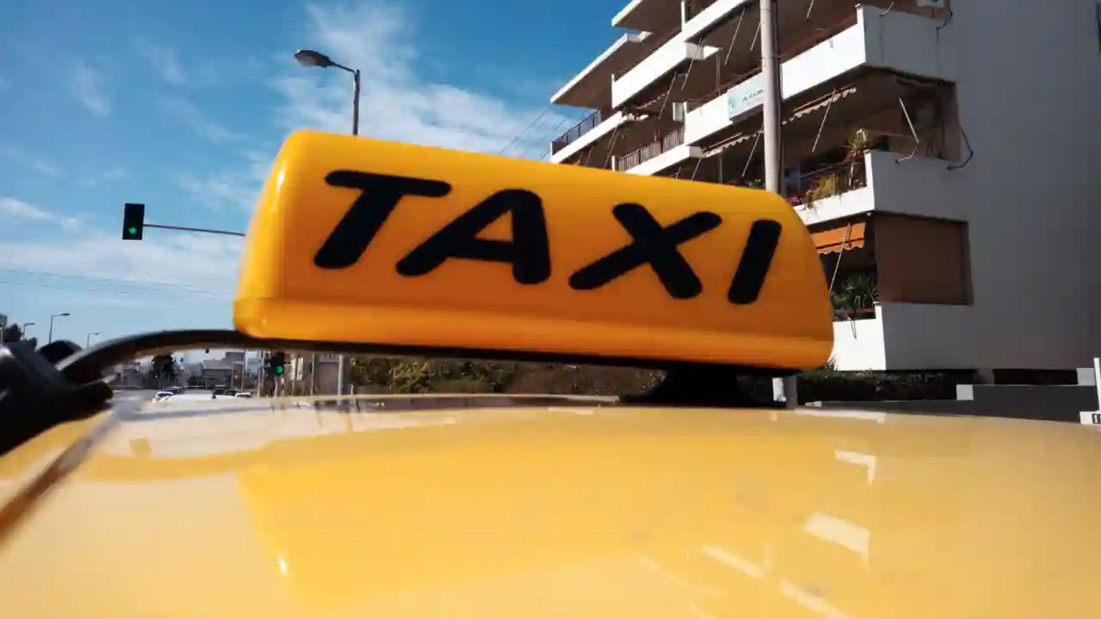 Νέος ΚΟΚ: «Λάσκα» από τη ζώνη ασφαλείας οι οδηγοί taxi!