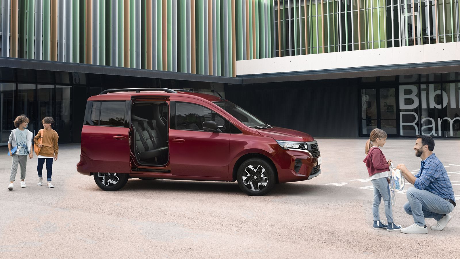 Από το 2023 η Nissan δεν θα λανσάρει στην Ευρώπη επιβατικά μοντέλα με κινητήρες βενζίνης ή πετρελαίου (στη φωτό το Townstar Combi). 
