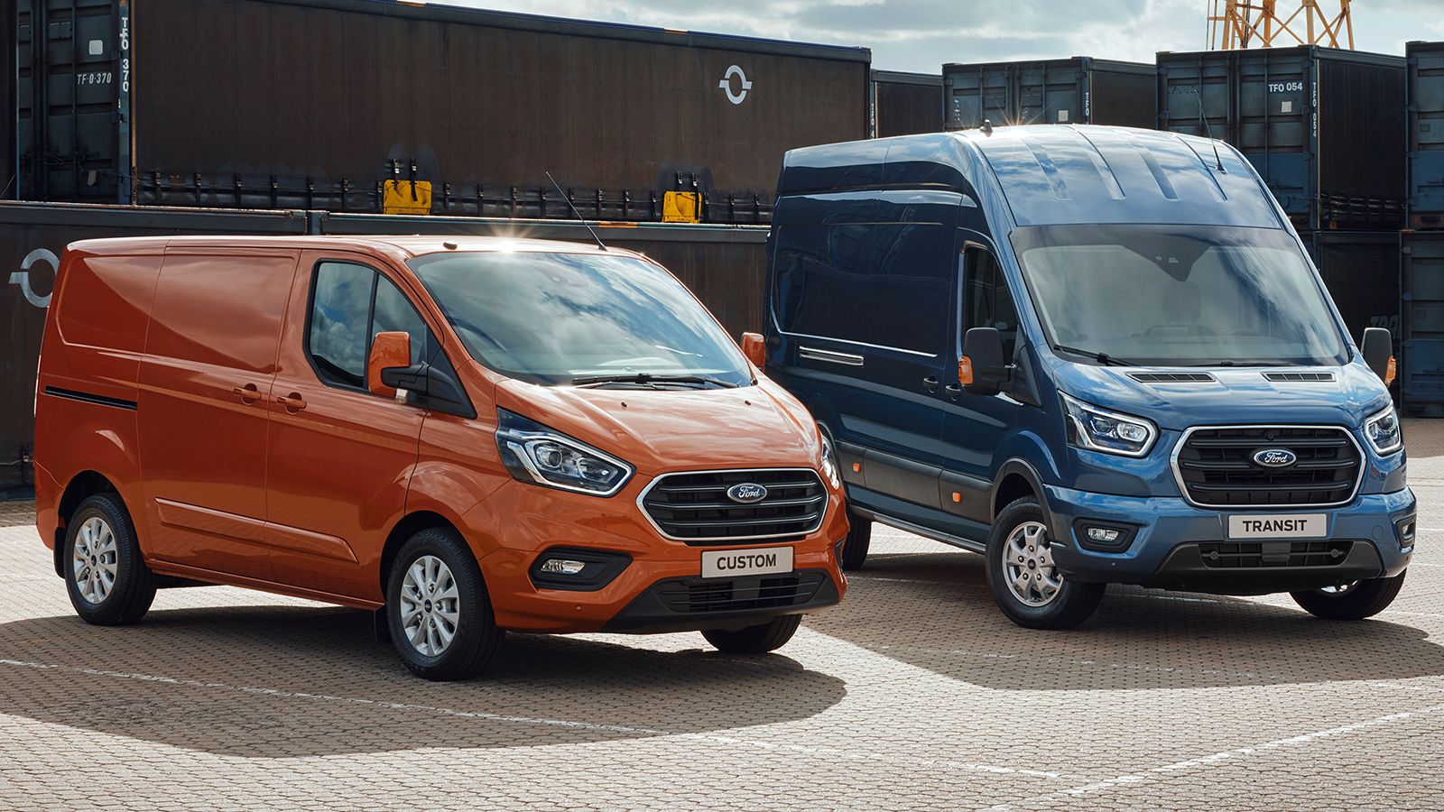 Πού υπερτερούν και πού υστερούν τα Transit & Transit Custom στην μεταξύ τους σύγκριση.