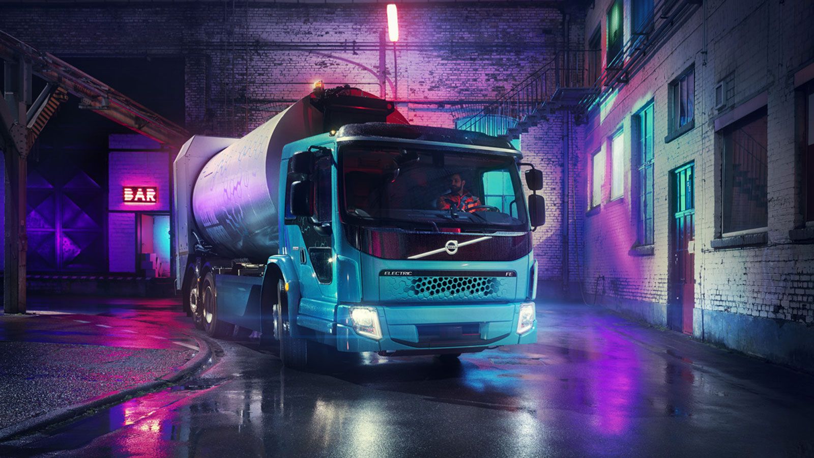 Το νέο Volvo FE Electric θα προσφέρεται σε πολλές παραλλαγές για διάφορους τύπους μεταφορικών εργασιών με τη νέα καμπίνα χαμηλής εισόδου της μάρκας.