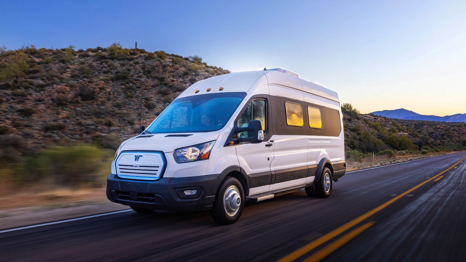 Το Winnebago e-RV Concept φέρει την ηλεκτρική γραμμή κίνησης της Lightning eMotors, εμφανίζοντας αυτονομία μόλις 201 χλμ.