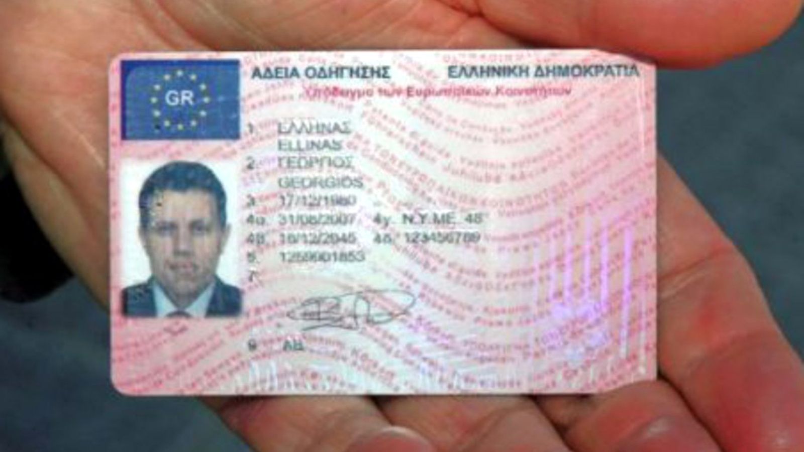 Δείτε αναλυτικά τις παρατάσεις λόγω COVID-19 σε άδειες οδήγησης, Πιστοποιητικά Επαγγελματικής Ικανότητας (Π.Ε.Ι.) και άλλα έγγραφα.