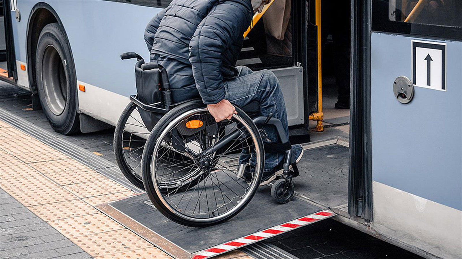 Αλλάζει ο κανονισμός των επιβατών στα μέσα μαζικής μεταφοράς