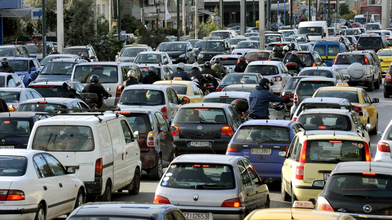 Σημαντικά πρόστιμα και διοικητικές κυρώσεις θα επιβαρύνουν τους κατόχους ανασφάλιστων οχημάτων που δεν θα φροντίσουν να τα ασφαλίσουν.