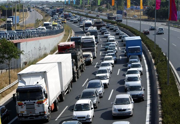 Χρηματικά πρόστιμα και αφαίρεση άδειας, διπλώματος και πινακίδων θα προβλέπονται για τους κατόχους ανασφάλιστων οχημάτων.
