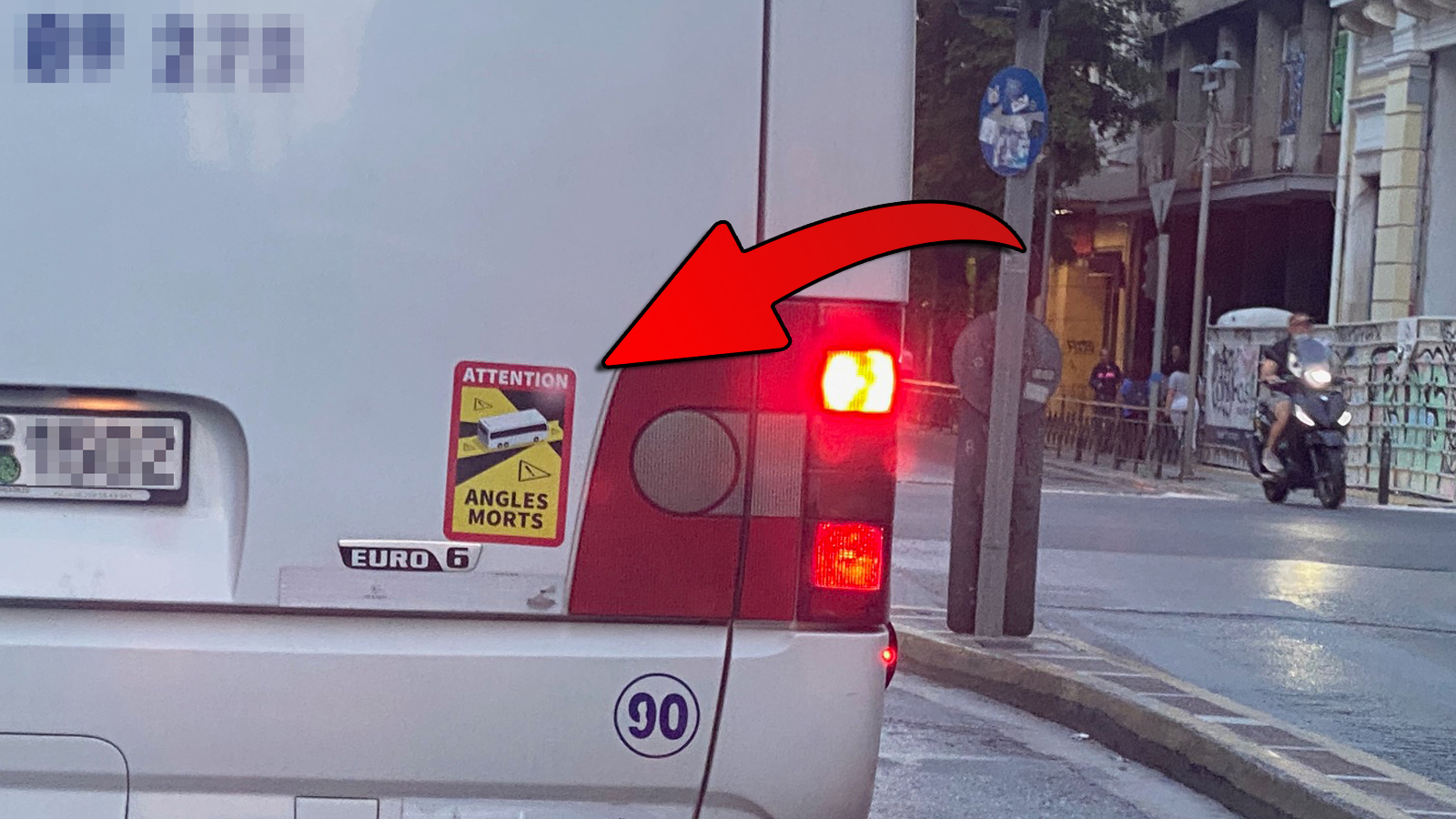 Γνωρίζεις τι σημαίνει αυτό το αυτοκόλλητο στα φορτηγά;
