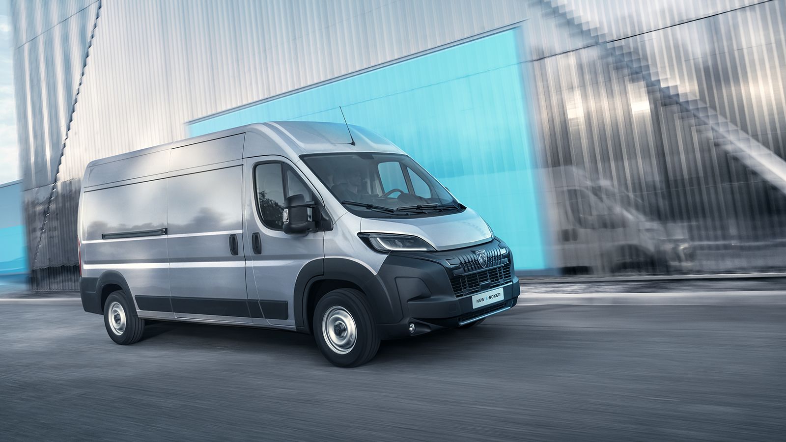 Οι ηλεκτρικές εκδόσεις του Peugeot Boxer μπορεί να διανύσουν περισσότερα από 500km με μια φόρτιση μέσα στην πόλη!
