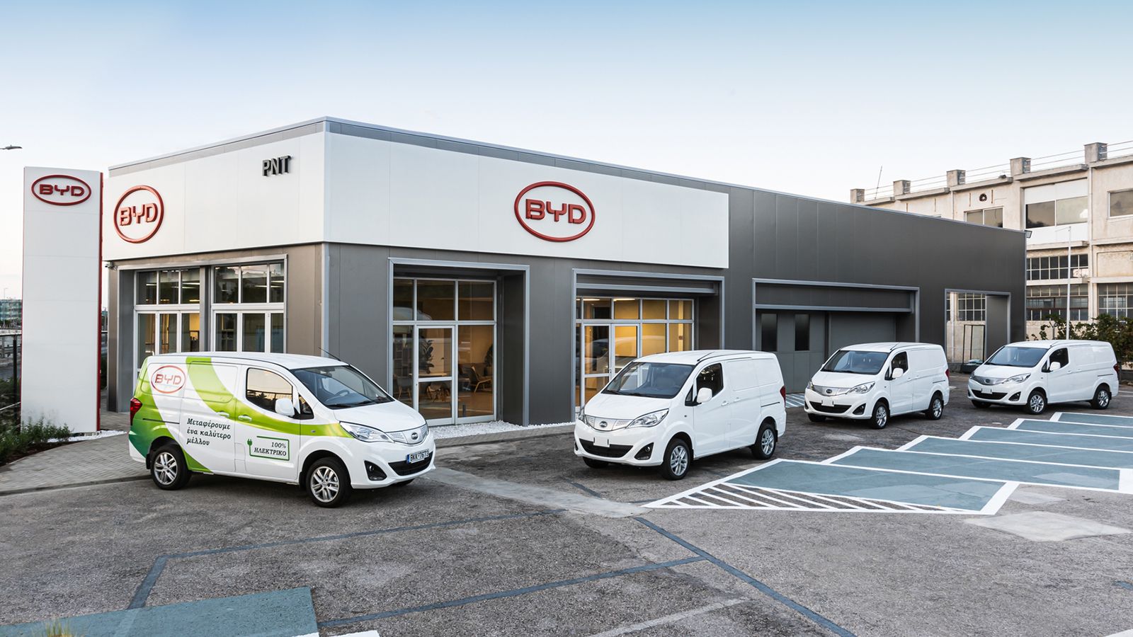 Οι επισκέπτες στις εγκαταστάσεις της PNT Cars Pantonikos θα έχουν την ευκαιρία να οδηγήσουν το νέο BYD ETP3. 