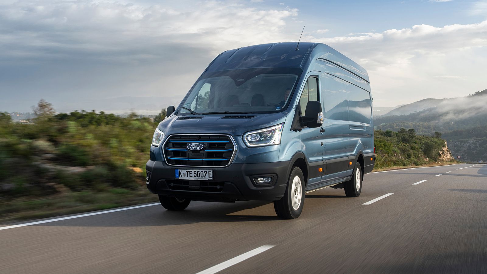 Το ηλεκτρικό Ford E-Transit αποτελεί μια από τις κορυφαίες προτάσεις και στην ελληνική αγορά για την κατηγορία των Μεγάλων ηλεκτρικών Vans.