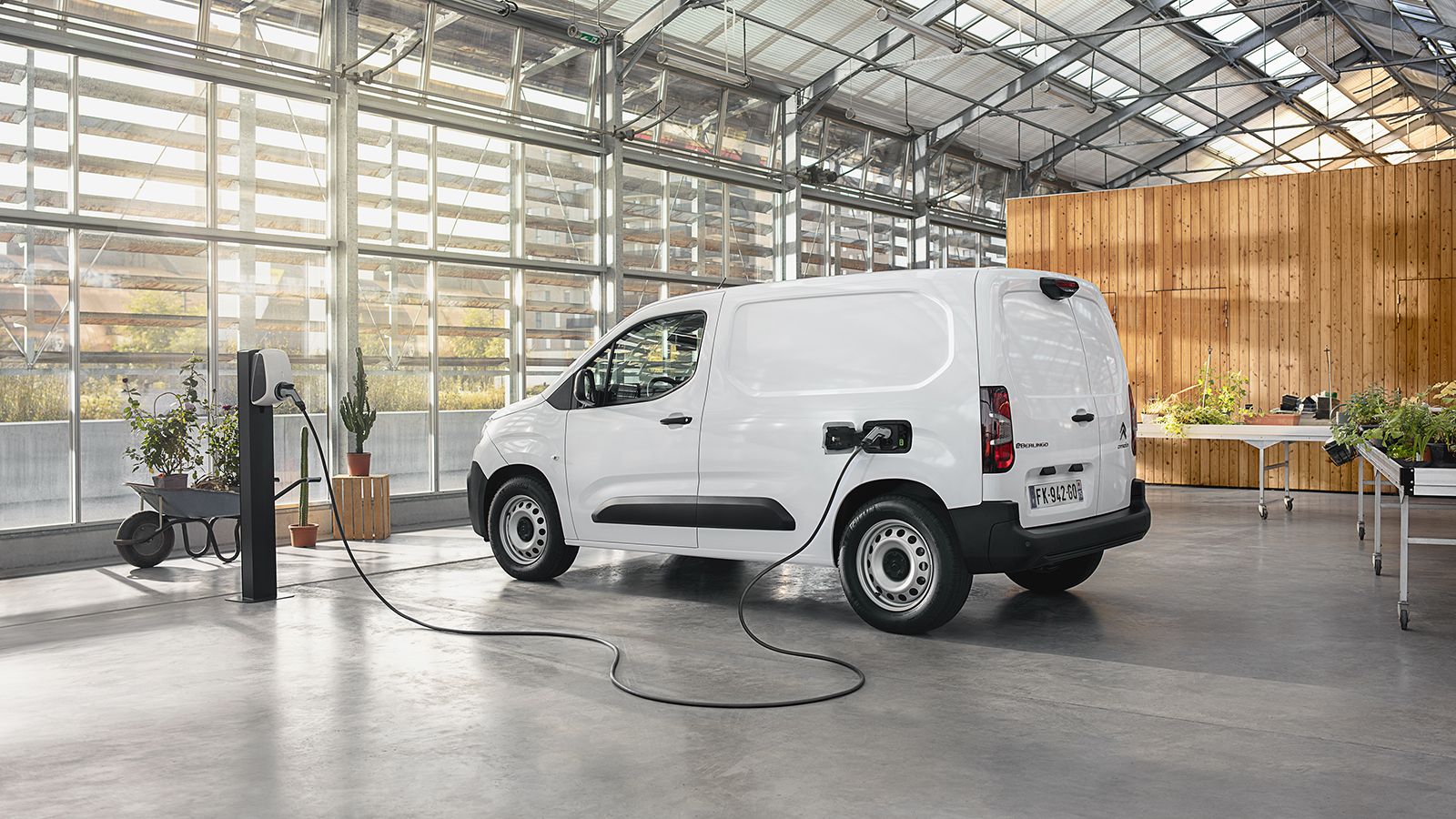 Αυτονομία έως και 275χλμ. υπόσχεται το νέο Citroen e-Berlingo.