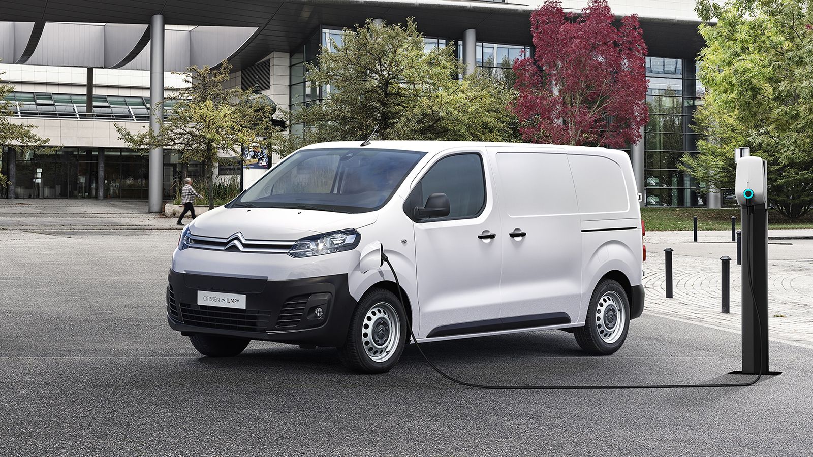 Με ισχύ 136 ίππων προσφέρεται το νέο Citroen e-Jumpy και στην ελληνική αγορά. 