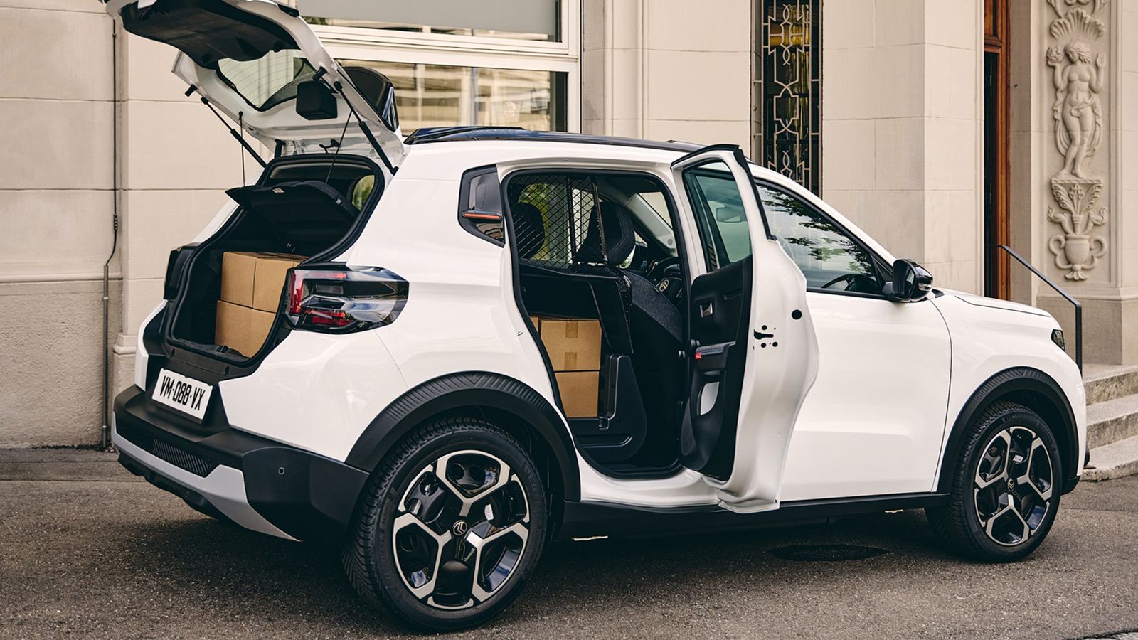 citroen c3 van: πίσω όψη, ανοιχτή πόρτα, χώρος φόρτωσης