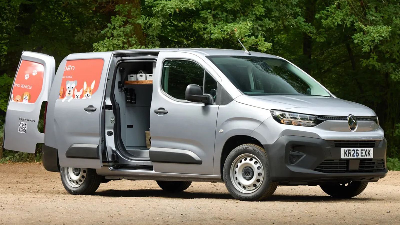 Citroen Pawlingo van για σκύλους με ανοιχτή πλαϊνή και πίσω πόρτα.