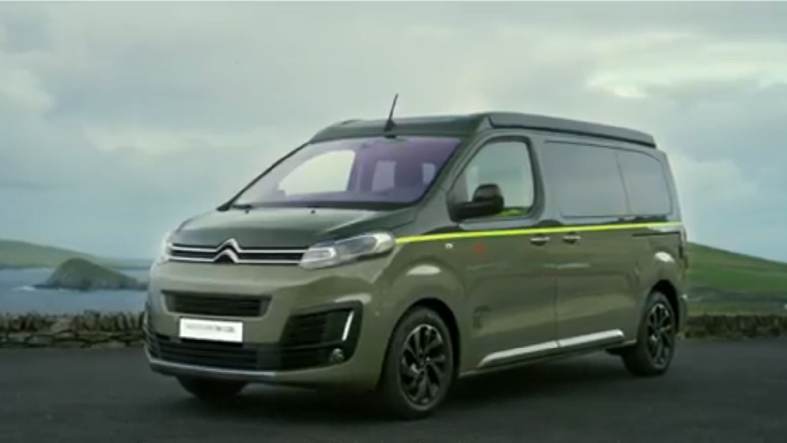 Το Spacetourer Rip Curl είναι ένα εντυπωσιακό πρωτότυπο που η Citroen αναμένεται να παρουσιάσει στην ΙΑΑ 2017 που ξεκινά σύντομα.