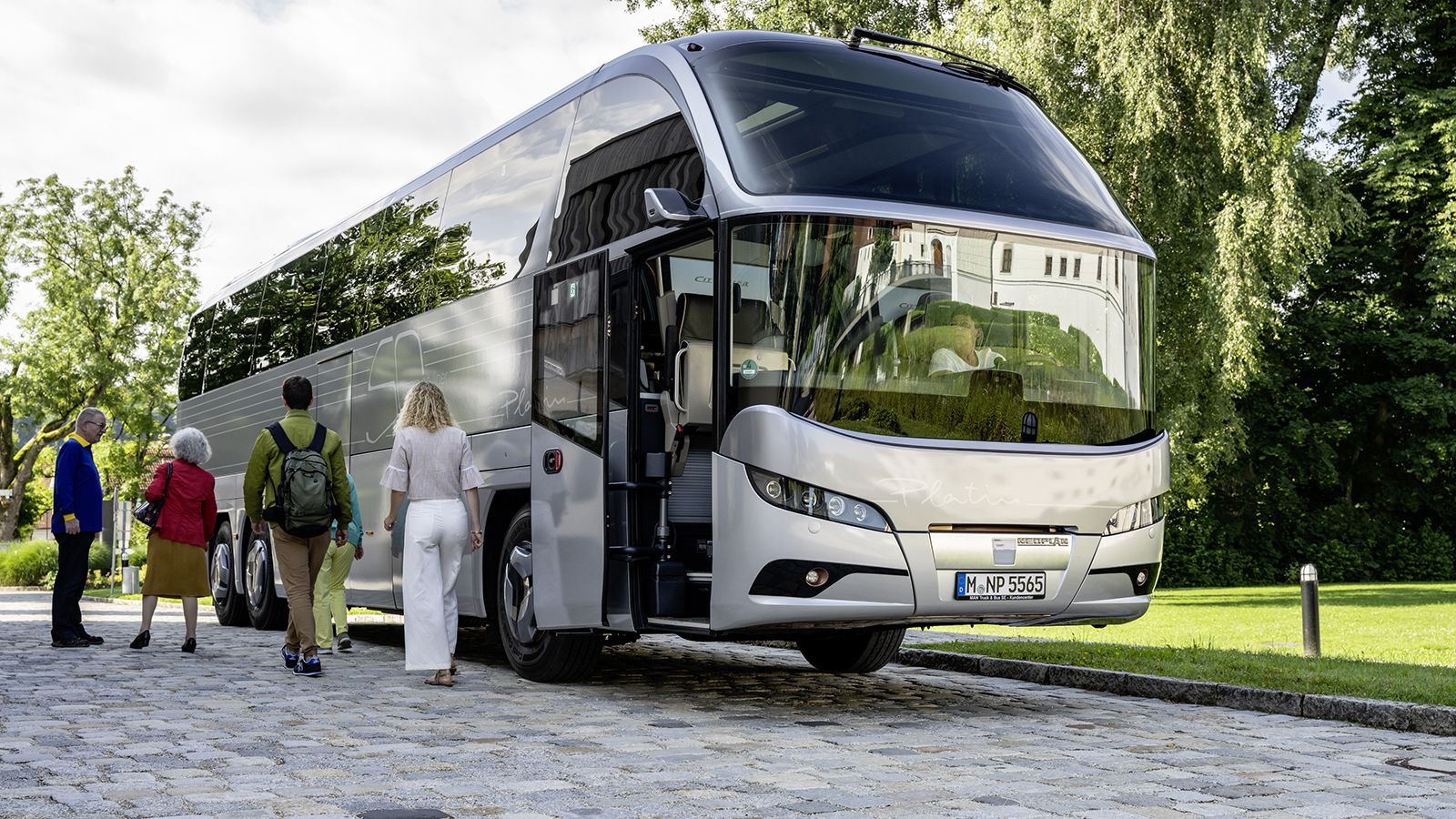 Νέα σπέσιαλ έκδοση platinum για τα 50 χρόνια ζωής του NEOPLAN Cityliner.