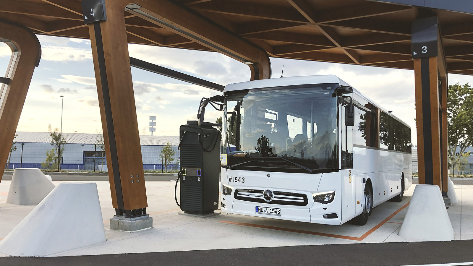 Η Daimler Buses εγκαθιστά δικούς της δημόσιους σταθμούς φόρτισης!