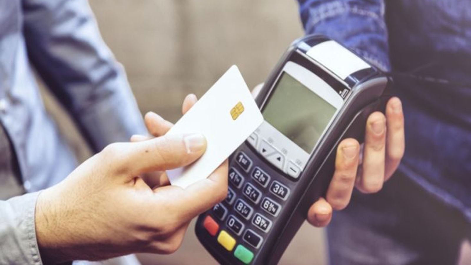 Μηχανήματα POS θα πρέπει να εγκαταστήσουν χιλιάδες ελεύθεροι επαγγελματίες.