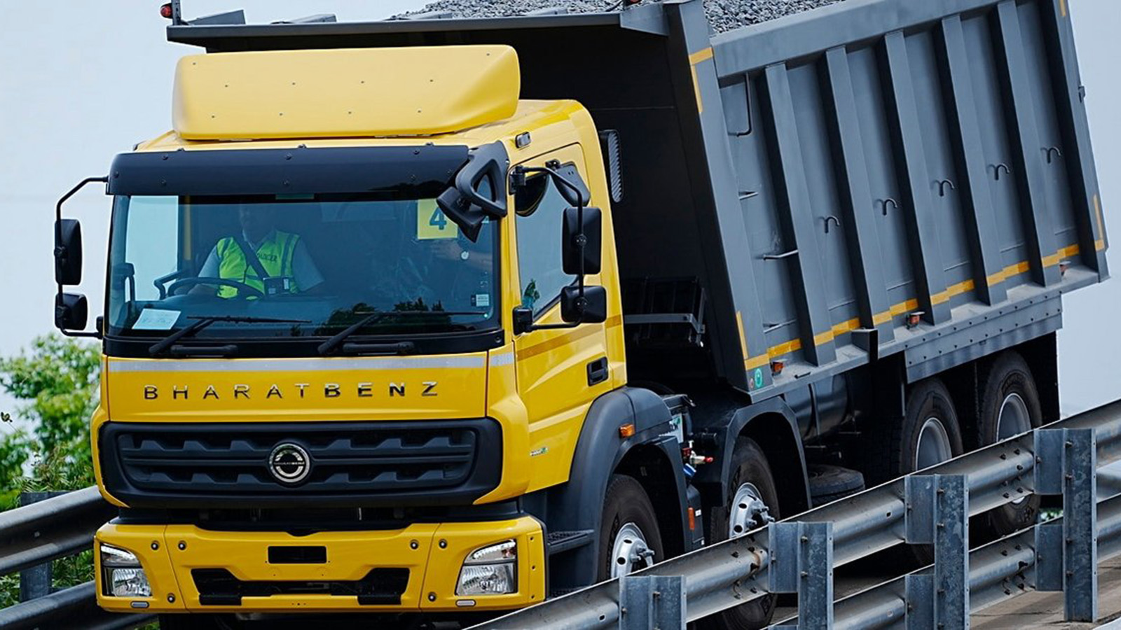 Νέα φορτηγά για τον κατασκευαστικό κλάδο από την BharatBenz!