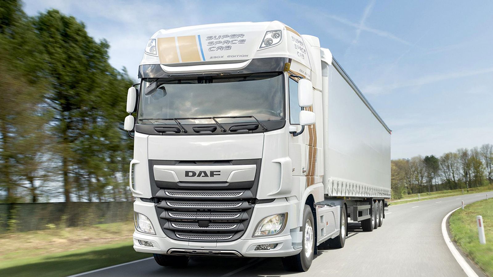 Η DAF Trucks γιορτάζει τη συμπλήρωση της παραγωγής 250.000 XF με καμπίνα Super Sapce με μια επετειακή έκδοση, την «Celebration Edition».