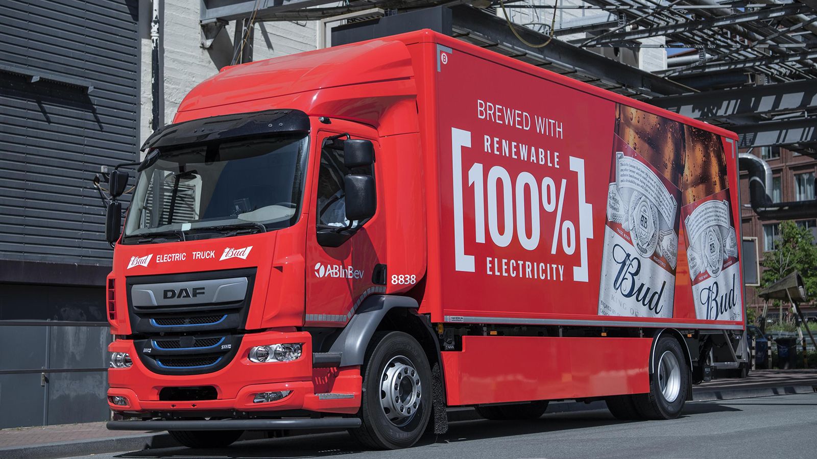 To 1o DAF LF Electric έπιασε δουλειά στην Ολλανδία, μεταφέροντας μπύρες ονομαστής ζυθοποιίας.
