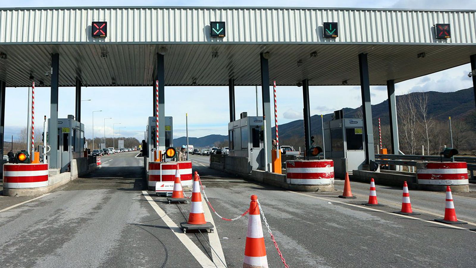 Οι Δήμοι Κηφισιάς και Διονύσου διοργανώνουν συγκέντρωση διαμαρτυρίας κατά των νέων σταθμών διοδίων την Κυριακή, 22/4, στη γέφυρα Βαρυμπόμπης (11:00).