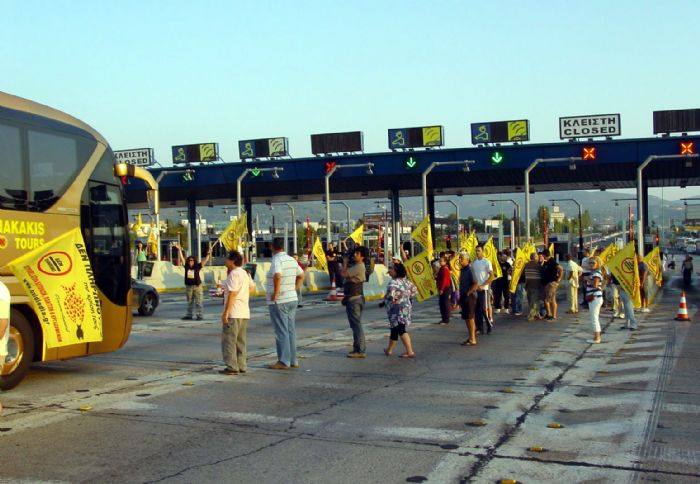 Ο νέος αρμόδιος υπουργός, κ. Γ. Σταθάκης, ανακοίνωσε πως σκοπεύει να επανεξετάσει το ζήτημα των κομίστρων των διοδίων στο εθνικό οδικό δίκτυο της χώρα