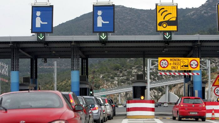 Οι παραβάτες στους σταθμούς διοδίων θα επιβαρύνονται με πρόστιμο 200 ευρώ και αφαίρεση του διπλώματος και της άδειας κυκλοφορίας για 20 ημέρες.