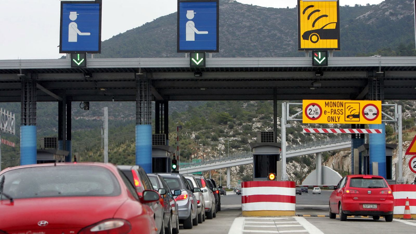 Ανακοινώθηκαν οι τιμές διοδίων που ισχύουν για την Κεντρική Οδό και τη Νέα Οδό του ΠΑΘΕ από την 1η Ιανουαρίου 2017.