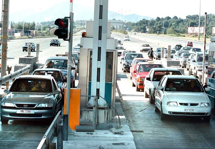Ο μετωπικός σταθμός διοδίων Ζευγολατιού μεταφέρθηκε από τη χ.θ. 94,6 στη νέα χ.θ. 106,1 επί του νέου αυτοκινητόδρομου Κορίνθου – Πάτρας.