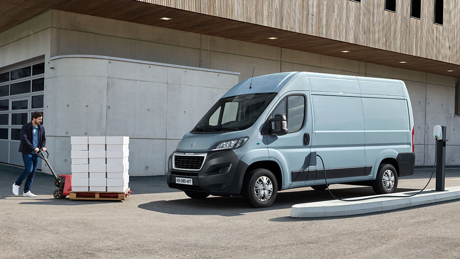 Το e-Boxer είναι ο εκπρόσωπος της Peugeot στα μεγάλα ηλεκτρικά van.