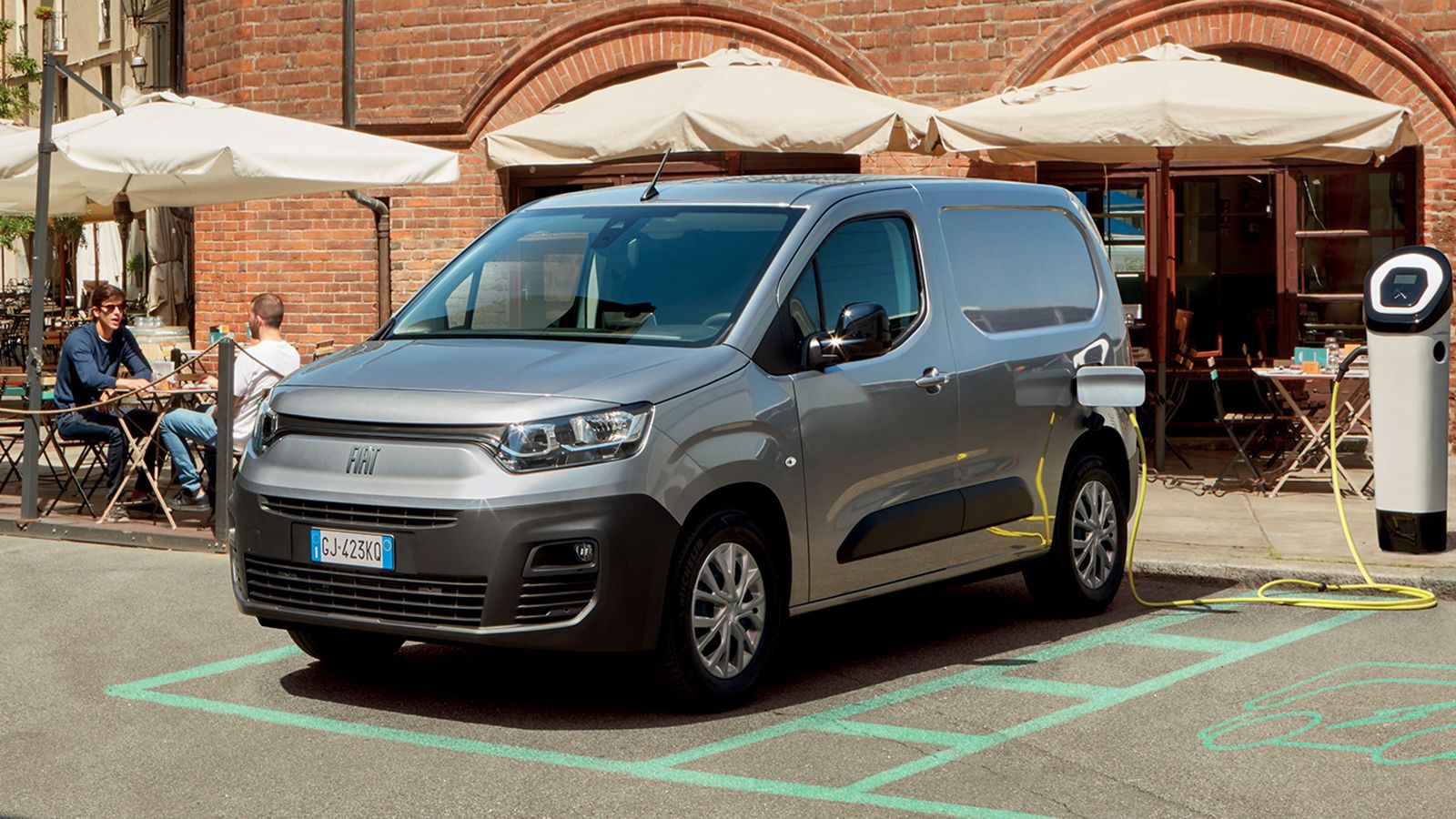 Δείτε όλα τα ηλεκτρικά vanette που μπορείτε να αγοράσετε σήμερα, κάνοντας χρήση των προνομίων του του νέου προγράμματος «Κινούμαι Ηλεκτρικά». Στη φωτό