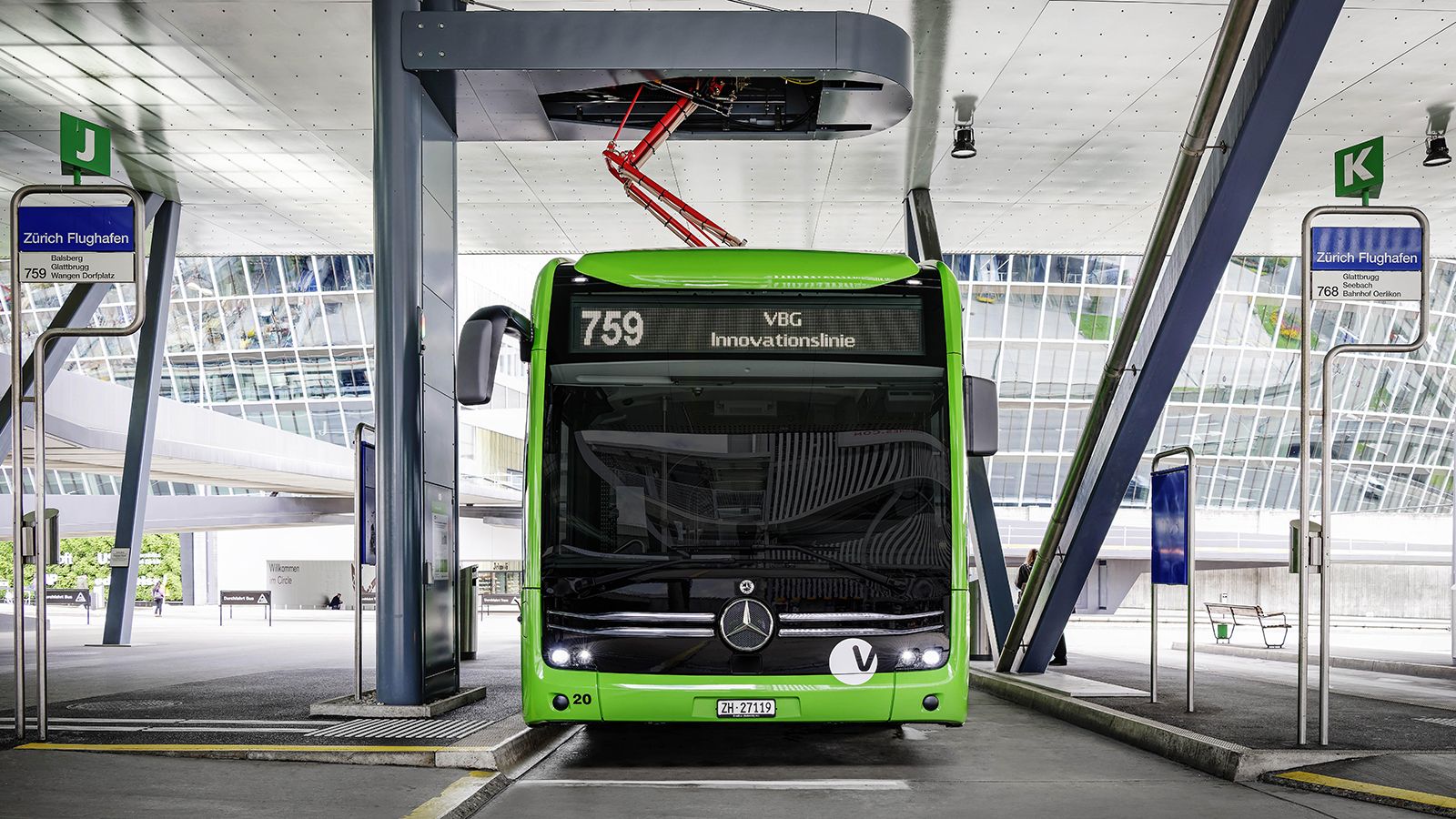 Η πρώτη εμφάνιση της νέας έκδοσης του Mercedes-Benz eCitaro με σύστημα φόρτισης μέσω παντογράφου.