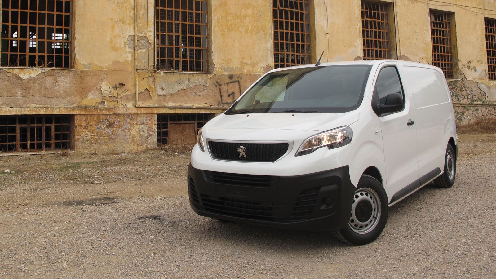 Πετάει το γάντι στον ανταγωνισμό